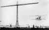 1903 Ferber on crane.jpg (57748 bytes)